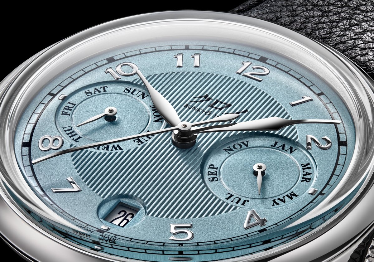 Kurono Tokyo Calendrier SBR Saxe Blue dial macro official product photo